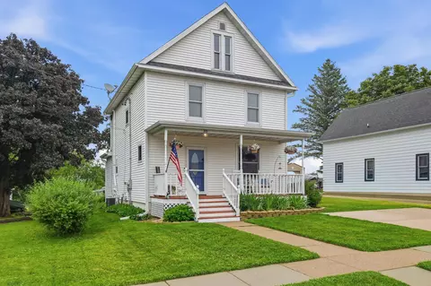 310 N Grove St, Barneveld, WI 53507