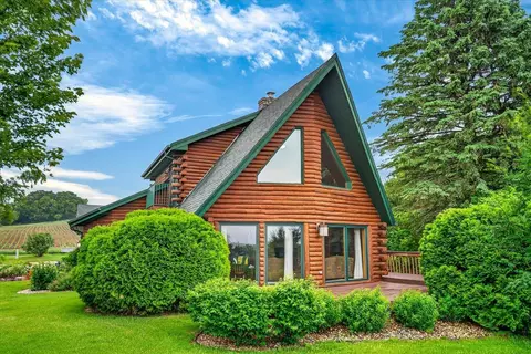7943 Stagecoach Rd, Cross Plains, WI 53528