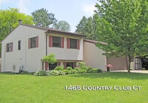 1465 Country Club Ct, Platteville, WI 53818
