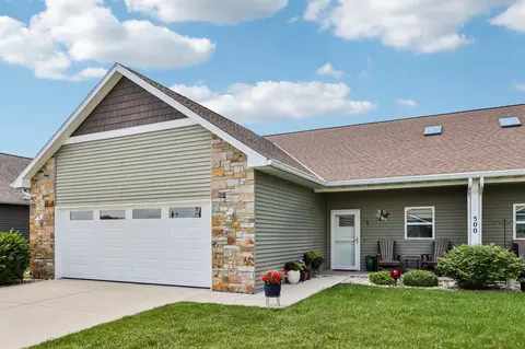 500 River Rd #1, Columbus, WI 53925