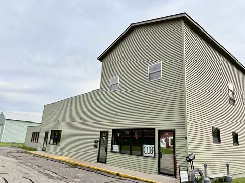 302 Railroad St, Elroy, WI 53929