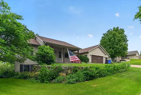 Exterior - 100 E Gonstead Rd, Mount Horeb, WI 53572 photo 2 of 10