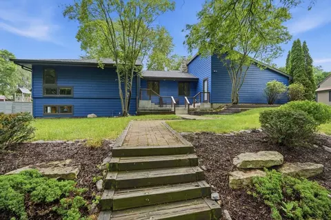 6805 Harvest Hill Rd, Madison, WI 53717