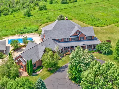 7876 Autumn Pond Trl, Middleton, WI 53562