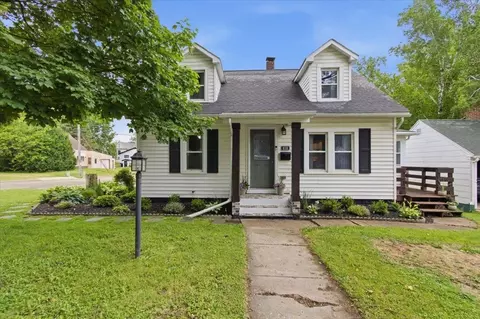 418 W Division St, Dodgeville, WI 53533
