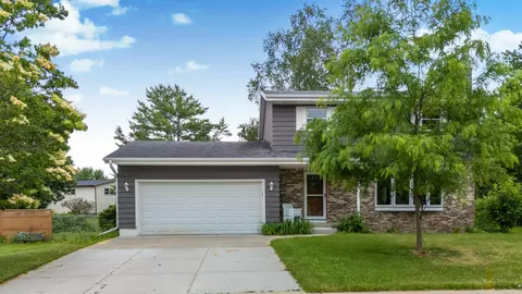 1289 Crossing Ridge Trl, Sun Prairie, WI 53590