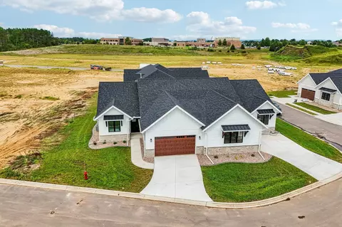 2415 Bluestem Xing, Prairie Du Sac, WI 53578