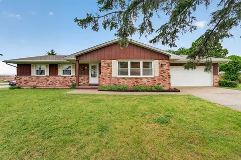 1302 E Garfield St, Mount Horeb, WI 53572