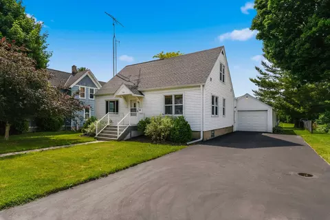 262 W North St, Juneau, WI 53039