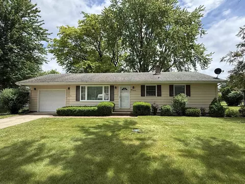1040 N Sumac Dr, Janesville, WI 53545