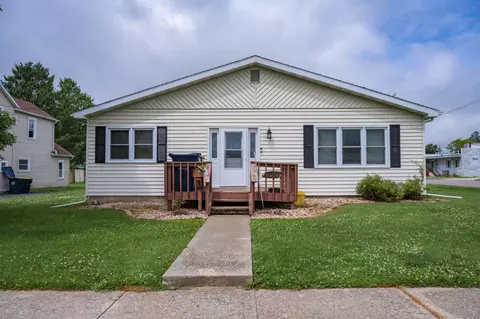 1313 2nd Main St, Elroy, WI 53929
