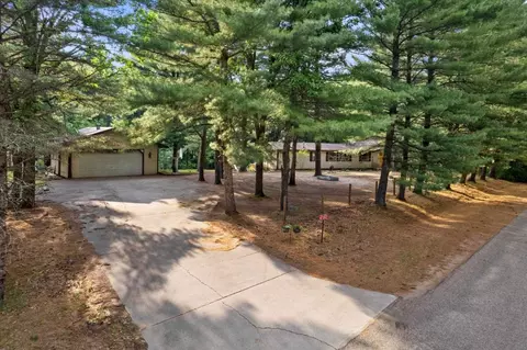 w7092 North Oakwood Circle, Neshkoro, WI 54960