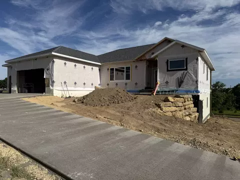 102 Diamond Oaks Dr, Dodgeville, WI 53533