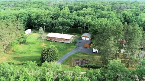 w2076 Amherst Drive, Lyndon Station, WI 53944