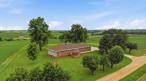 1021 Fish Ln, Hazel Green, WI 53811