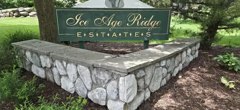 2 Snowflake Ct, Madison, WI 53719