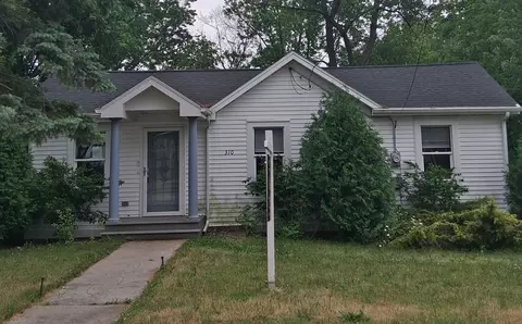 310 Hickory St, Pewaukee, WI 53072