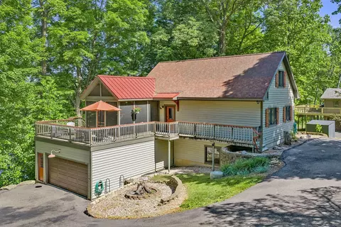 s609 East Redstone Drive, La Valle, WI 53941
