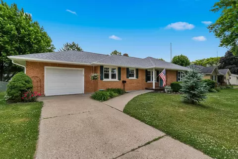 809 Grove St, Beaver Dam, WI 53916