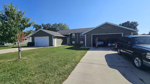 1002-1104 Elmwood Ave, Beloit, WI 53511