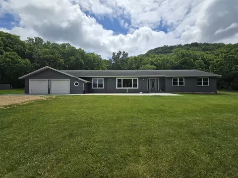 607 Old 80 Rd, Muscoda, WI 53573