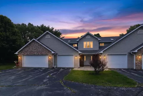 494 Cledell St #4, Oregon, WI 53575