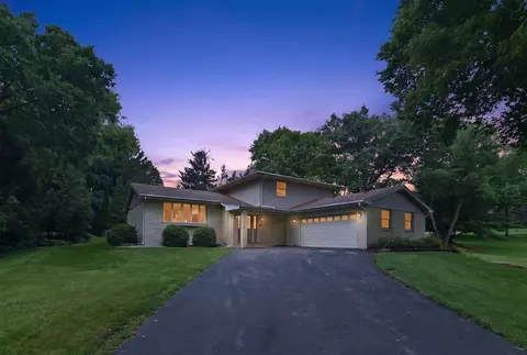 3924 S Meadow Dr, Middleton, WI 53562