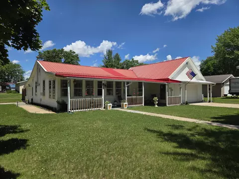 320 W Nebraska St, Muscoda, WI 53573