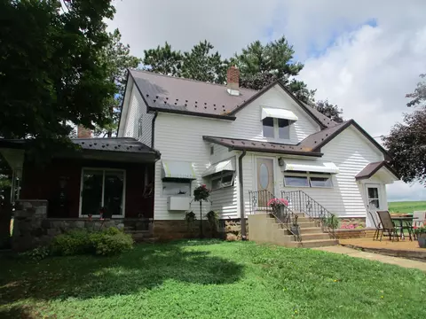 e3976 Lake Road, Hillpoint, WI 53937