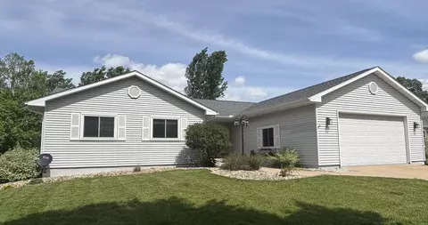 910 Riverview Ct, Marshall, WI 53559