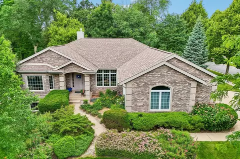 1802 Pineview Dr, Verona, WI 53593