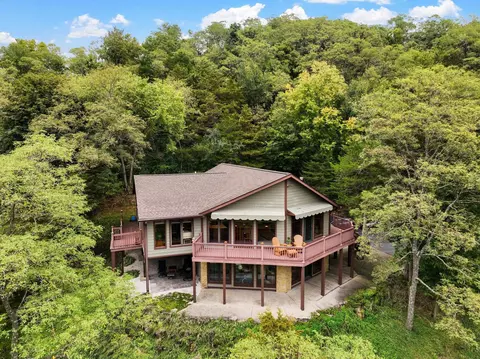 6460 Cooke Rd, Mazomanie, WI 53560