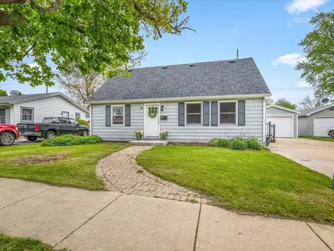 1204 E Wisconsin St, Delavan, WI 53115