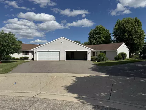 109 Elizabeth Ct, Deerfield, WI 53531