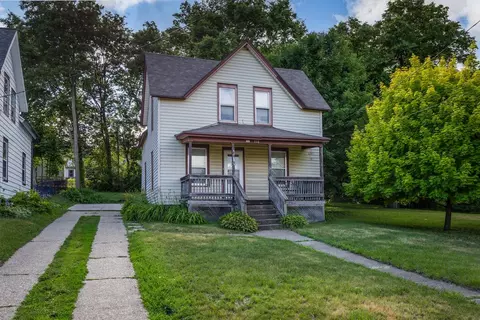 938 5th St, Beloit, WI 53511