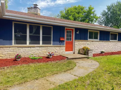 1020 Devonshire Dr, Oshkosh, WI 54902
