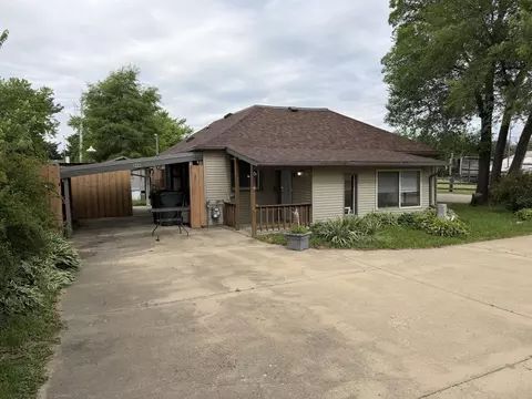 515 N East St, Blue River, WI 53518