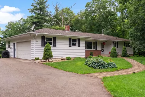 7053 Fawn Ln, Sun Prairie, WI 53590