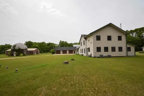 33305 Oak St, Lone Rock, WI 53556
