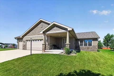 938 Star Gazer Dr, Deforest, WI 53532