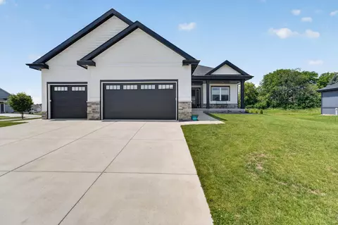 1101 Ballweg Ln, Waunakee, WI 53597