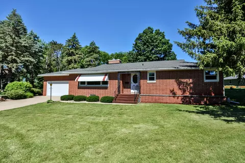 2511 Sunny Ridge Ct, Monroe, WI 53566