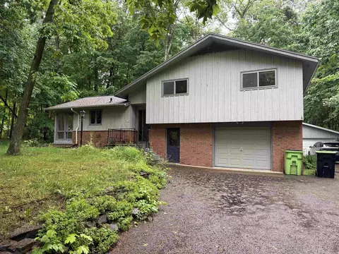 9156 Center Rd, Neenah, WI 54956