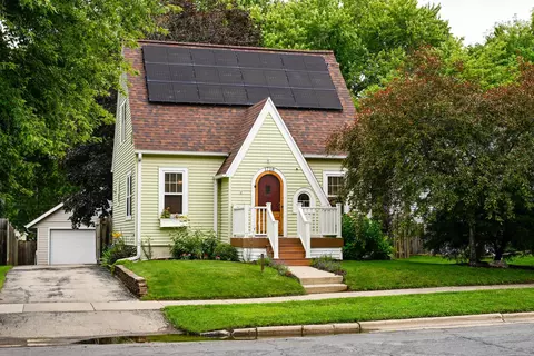 1718 Schlimgen Ave, Madison, WI 53704