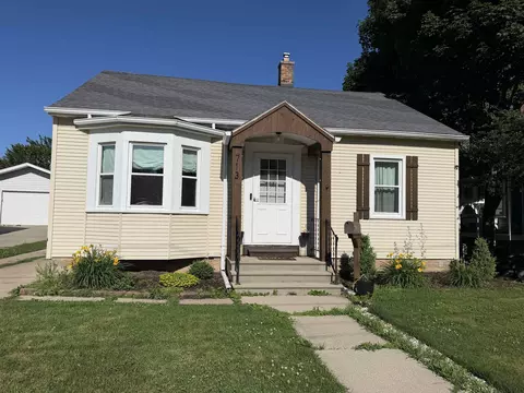 713 N Sawyer St, Oshkosh, WI 54902