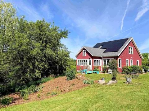 Exterior - 303 Booth Ln, Mcgregor, IA 52157 photo 11 of 14