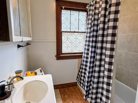 Bath - 303 Booth Ln, Mcgregor, IA 52157 photo 1 of 2