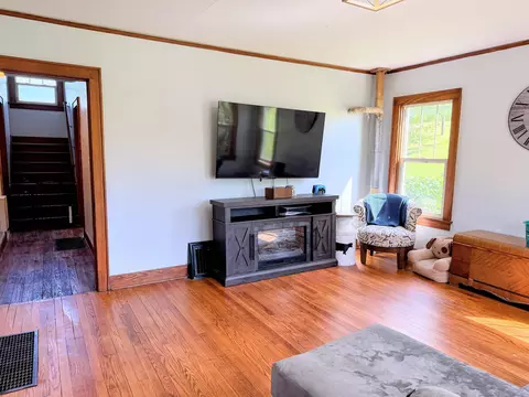 Living - 303 Booth Ln, Mcgregor, IA 52157 photo 2 of 3