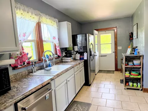 Kitchen - 303 Booth Ln, Mcgregor, IA 52157 photo 2 of 3