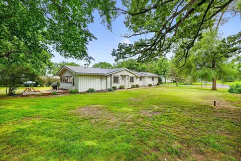 2730 Westchester Cir, Stoughton, WI 53589